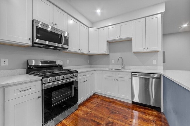 Building Photo - 376 Chestnut St Unit 1