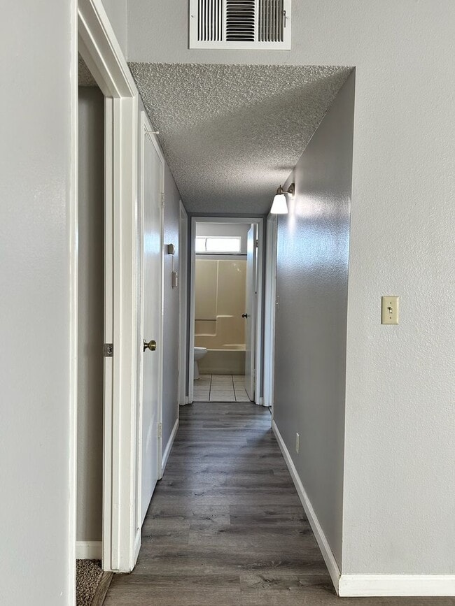 Photo - 933 W Atkins Ave Unit B