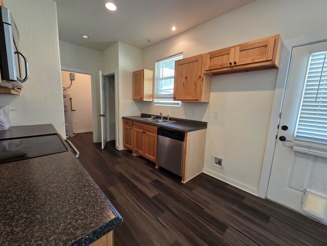 Photo - 121 Ivy Ln