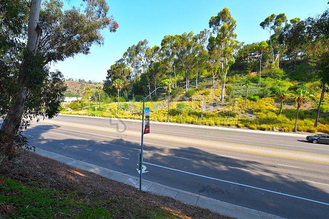 Photo - Mission Valley | Minutes to Interstates 15 & 8 | Close to Snapdragon Staduim Unidad 215
