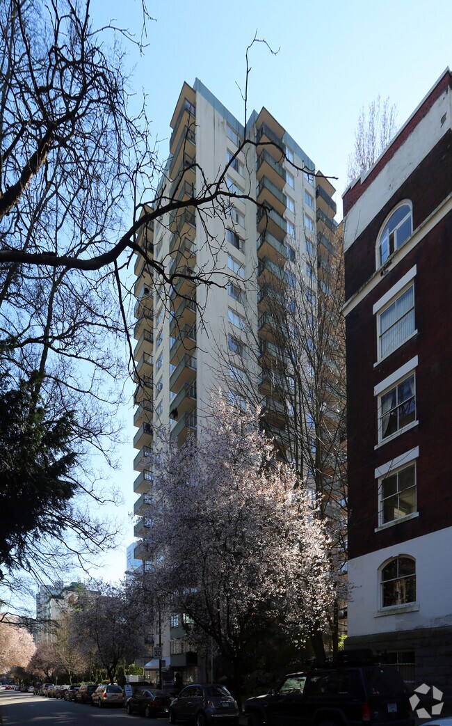 Photo - Central Plaza