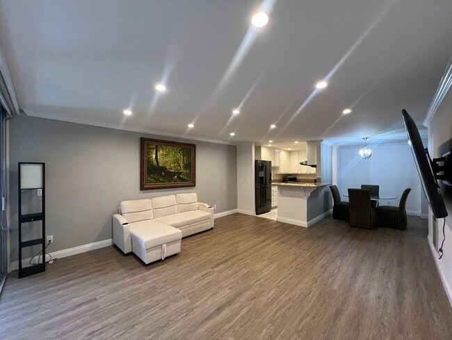 Photo - 6526 Ocean Crest Dr Unidad A214
