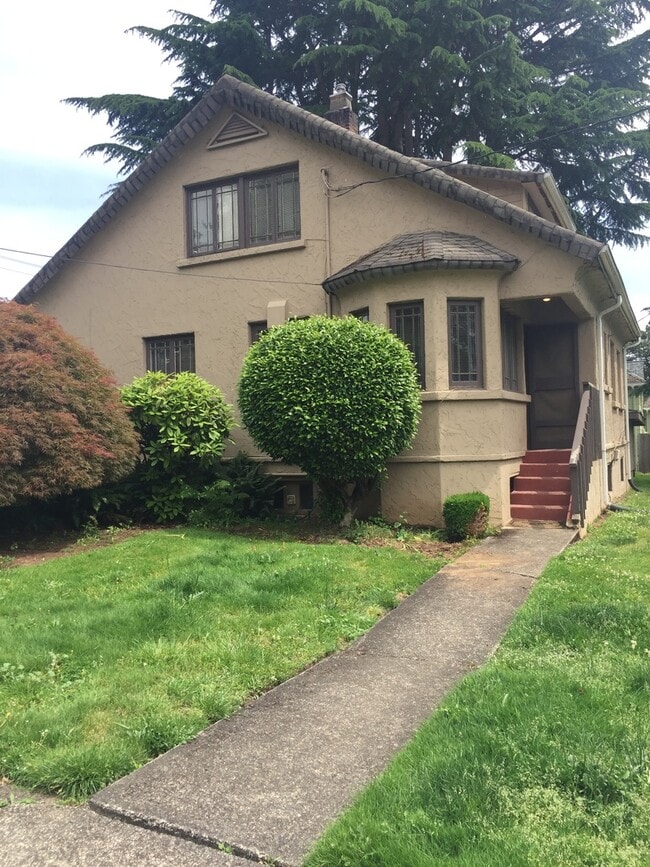 Building Photo - Charming Vintage Home for Rent in Camas!