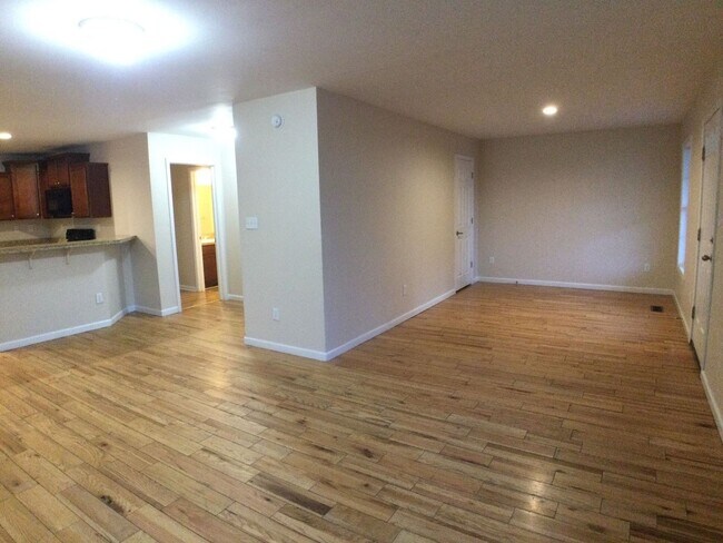 Photo - Radford, 5 BR / 5 BA