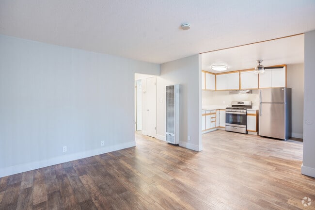 2 habitaciones, 1 baño, 700 pies cuadrados, sala de estar - Surfside