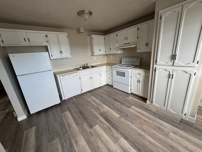 Photo - 6557 W Douglas St