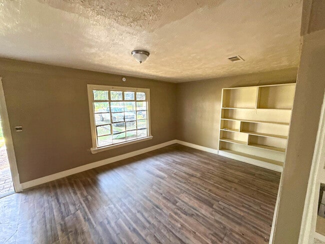 Photo - 757 Woodbury Rd