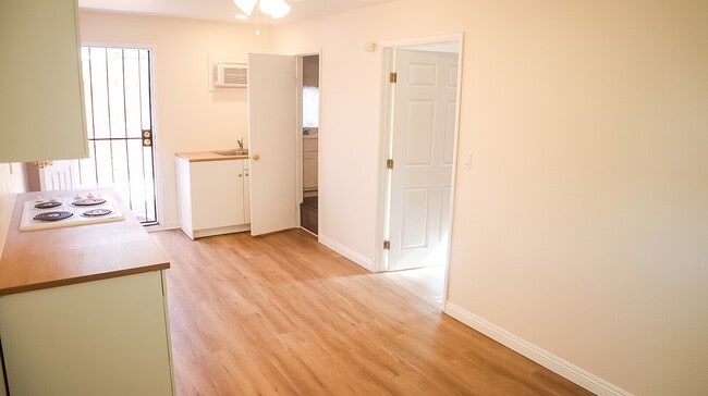 Photo - 1347 Genevieve St Unidad B