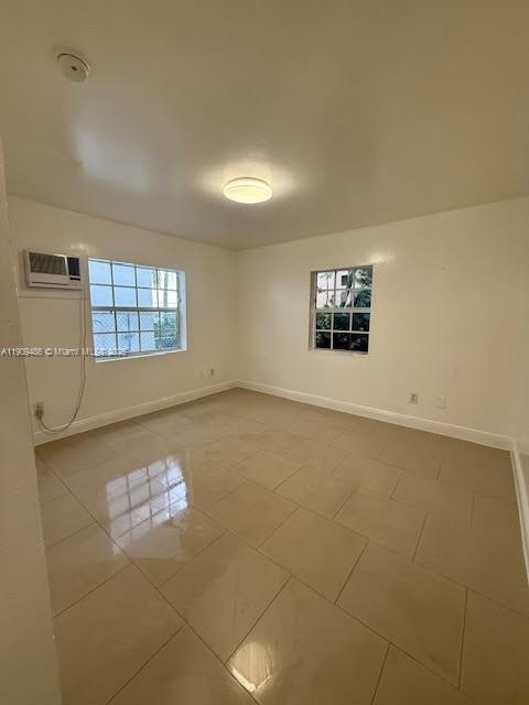 Photo - 6966 Byron Ave Apartamento Unidad 106