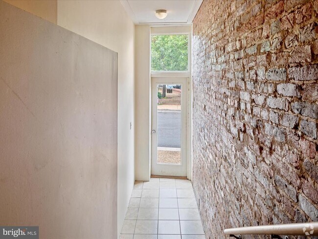 Building Photo - 401 E Main St Unit B Rental