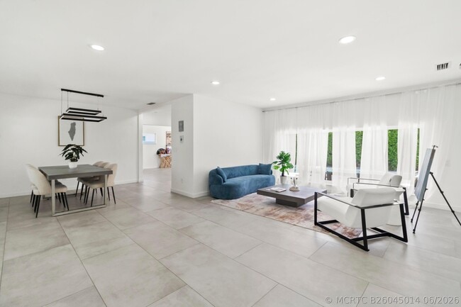Photo - 21303 NE 18th Pl
