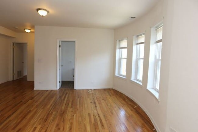 Photo - 4501-4515 N Malden St