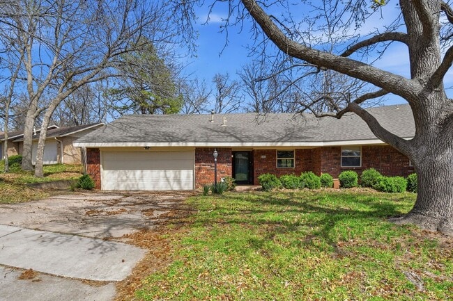 Building Photo - 7001/7003 S Indianapolis Ave Duplex Unit 7001