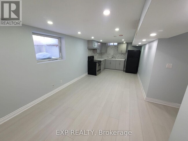 Photo - 4372 Heathgate Crescent