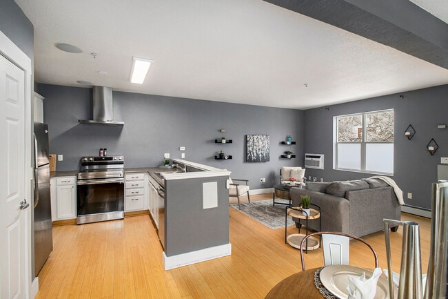 Building Photo - 2610 Iris Ave Unit 101