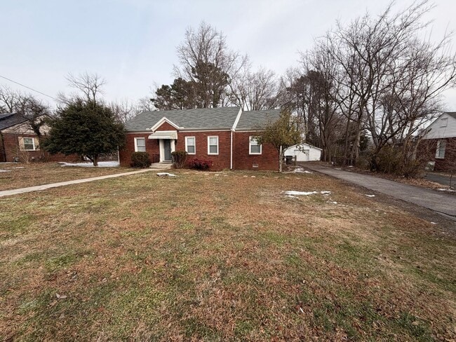 Building Photo - Charming 3 Bed 1 Bath Home Minutes From MTSU