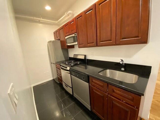 416 Lafayette St Unit 2F