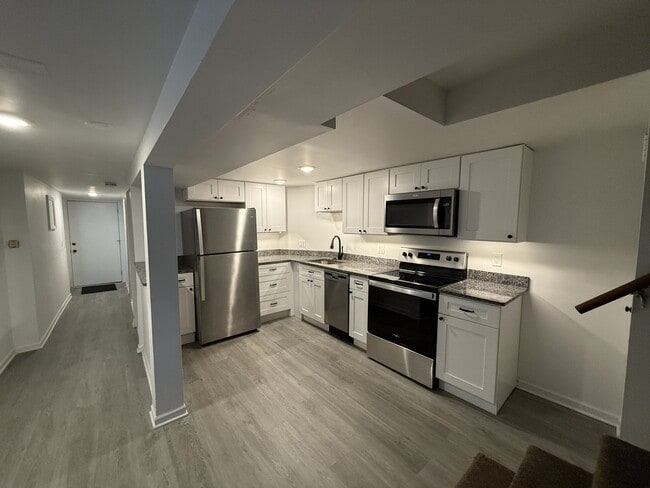 Photo - 2301 W Montrose Ave Unit B
