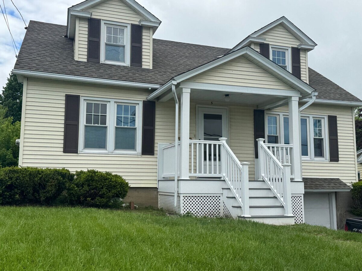***COMING SOON*** - Beautiful Single Family Home In Charming Neighborhood - ***COMING SOON*** - Beautiful Single Family Home In Charming Neighborhood