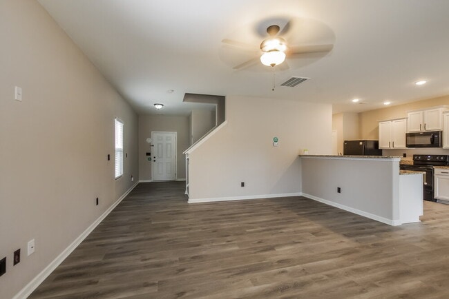 Photo - 904 Hilphiger Ct