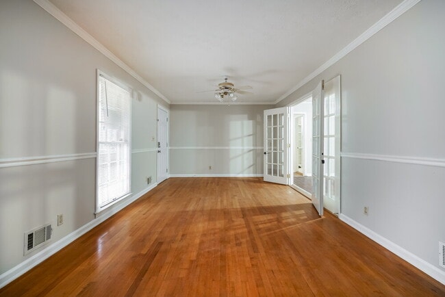Photo - 6166 Queens Rd