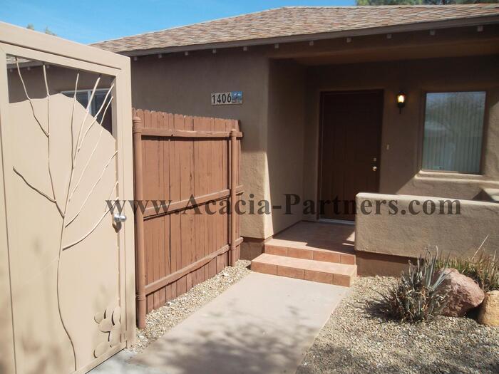 Great Home Within Walking Distance to U of A - Great Home Within Walking Distance to U of A