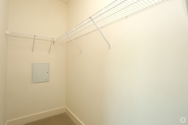 Interior Photo - 01045 Piedmont Avenue