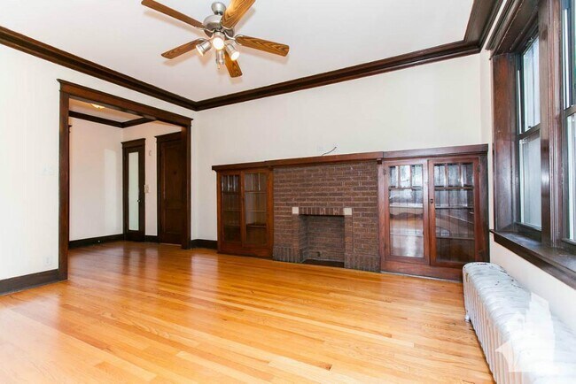 Photo - 1949 W Cuyler Ave Unit 1949-3