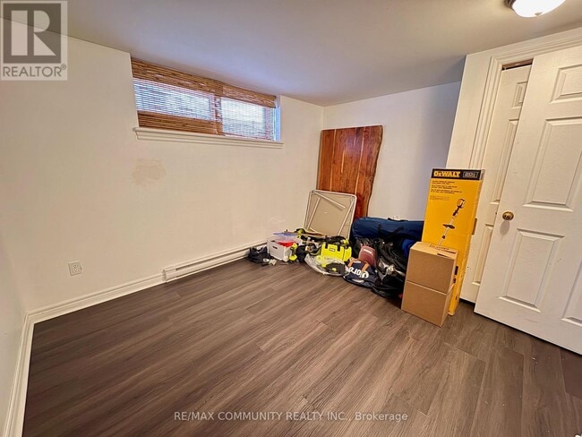 Photo - 693 Hawley St