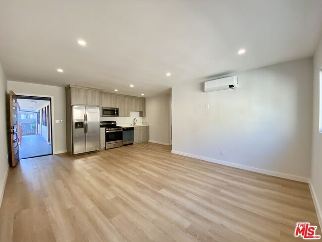 Photo - 3207 W 3rd St Apartment Unit 3