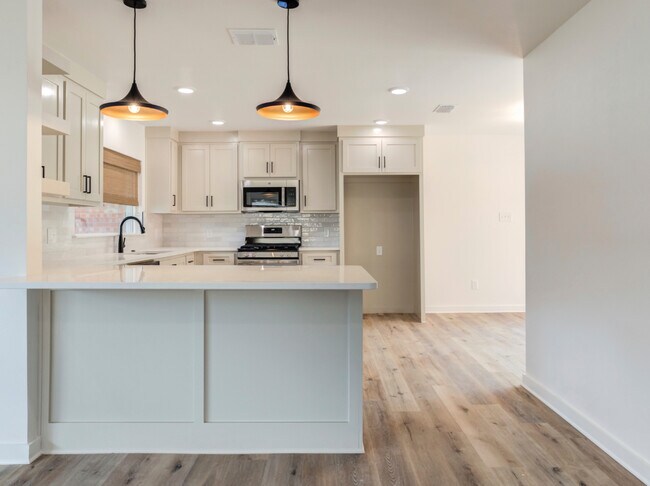 Photo - 2812 54th St