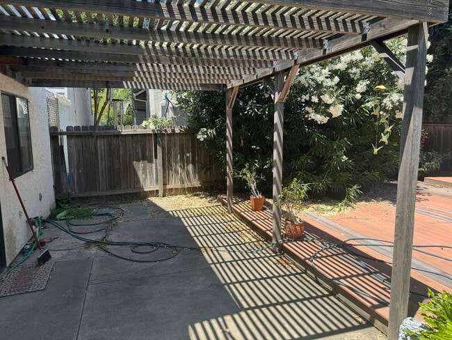 Photo - 1419 Helmsman Way