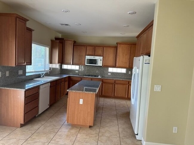 Photo - Beautiful 4 bedroom home In Paseos Summerlin - minutes from DT Summerlin and Red Rock Canyon!!