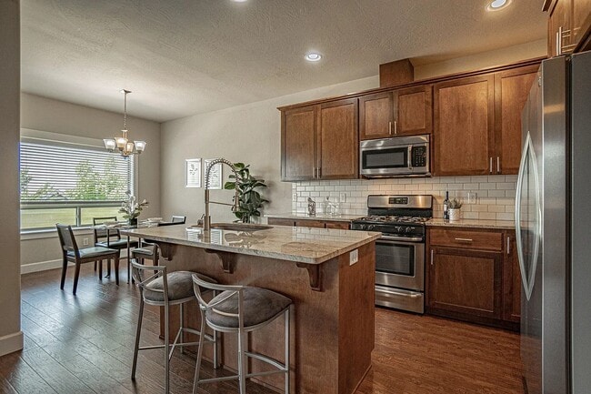 Photo - 3 Bedroom townhouse with stunning Ashland views! | Available Now