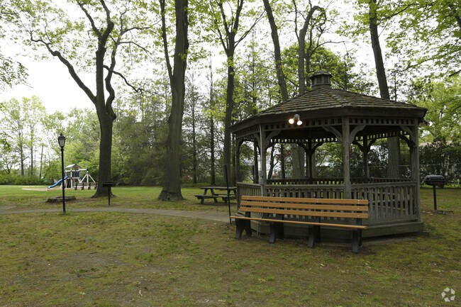 Gazebo - Highgate Apartments