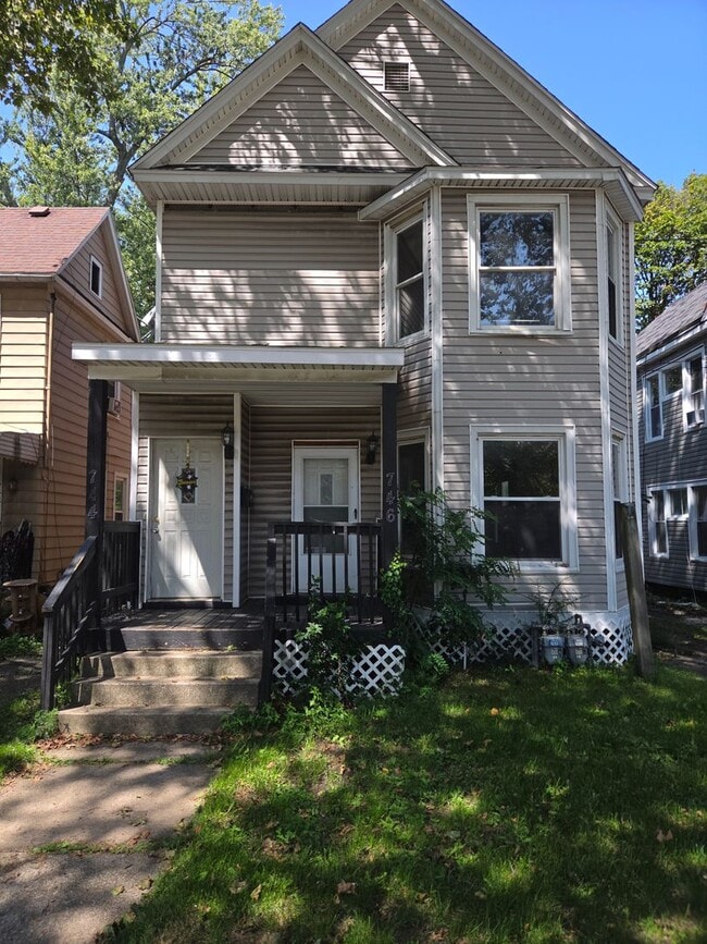 Building Photo - 744 E 6th St