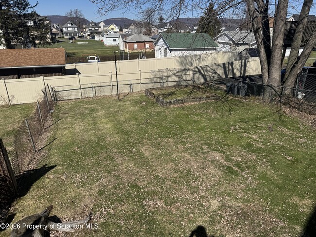 Photo - 205 Battin St