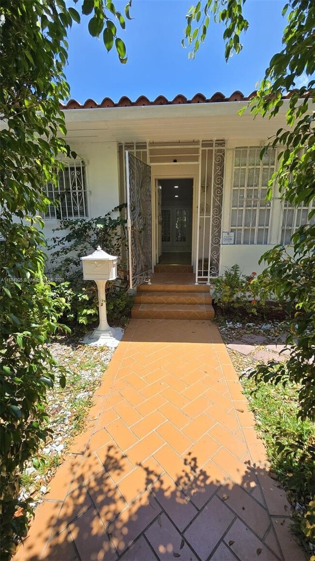 Photo - 1901 SW 2nd Ave House