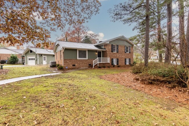 Building Photo - Beautiful Large Home in the Heart of Raleigh!