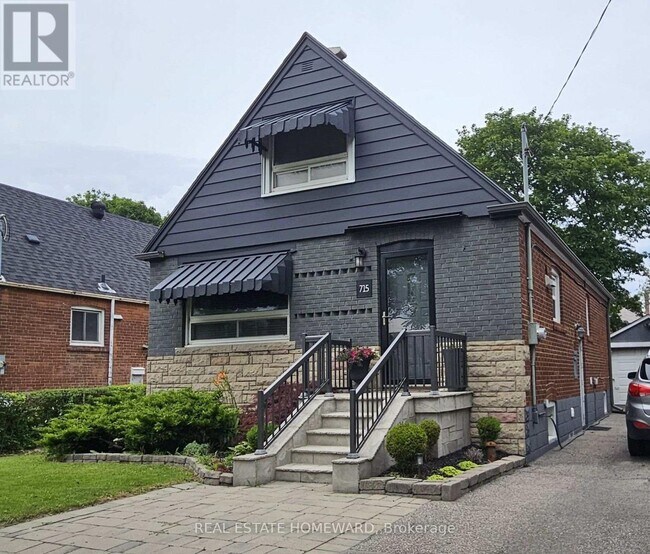 Photo - 715 Pharmacy Ave