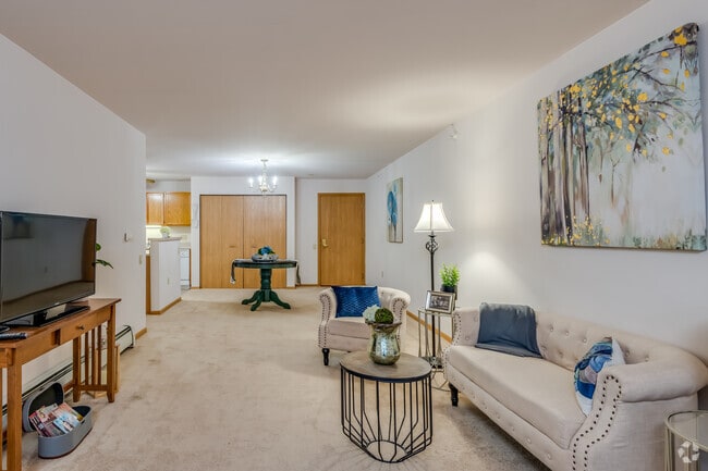 2 BR, 1 BA - 962SF