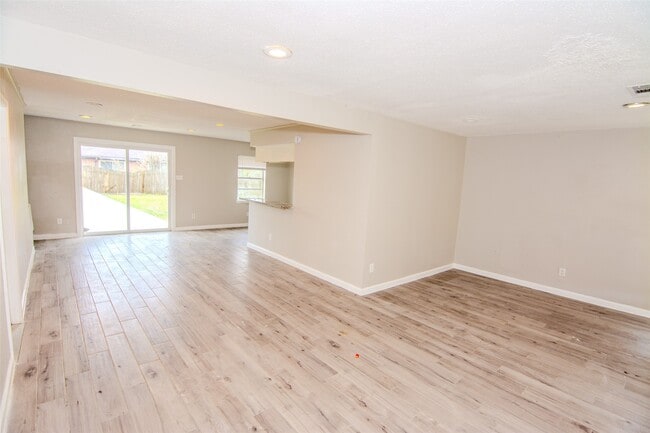 Photo - 11731 McLain Blvd