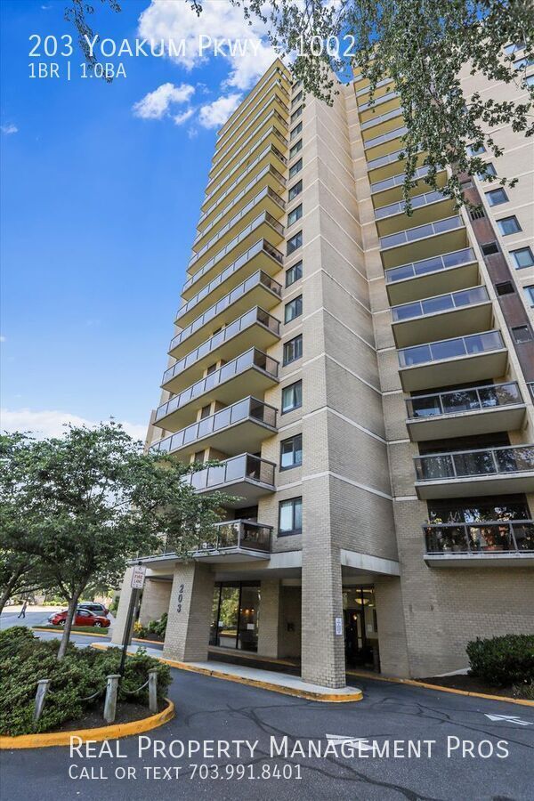 Building Photo - 203 Yoakum Pkwy Unit 1002