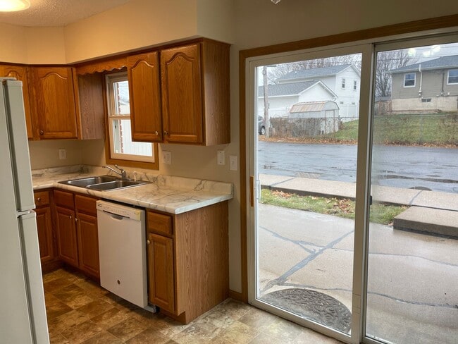 Photo - 2 Bedroom, 1 Bath Townhouse in LeClaire, IA