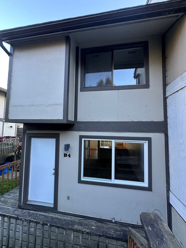 Photo - 1820 Larch Street B4