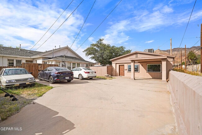Photo - 3225 Fort Blvd