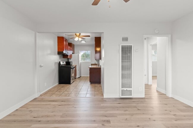 Photo - 621 Cerritos Ave Unidad 02