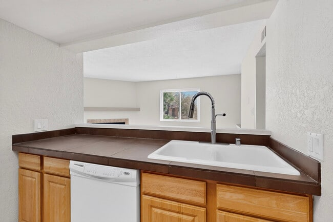 Photo - Cloverleaf Apartments