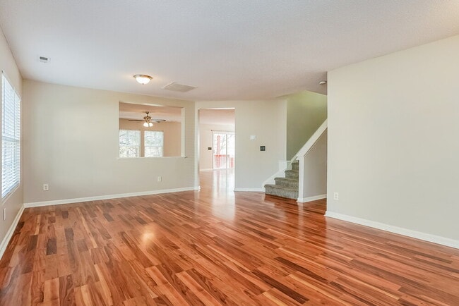 Photo - 124 Georgetowne Dr