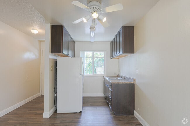 2BR, 1.5BA - 767 SF